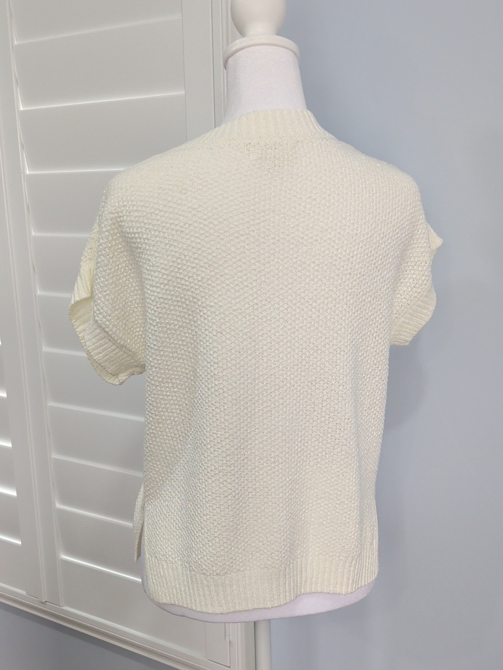 NWOT moon & madison Cream V-Neck Textured Knit Sweater - Picture 3 of 6